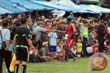 Uang Saweran Untuk Pemain Bola