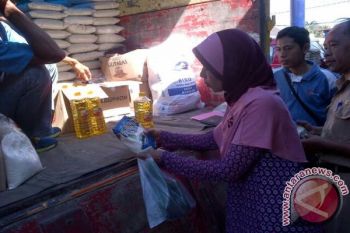 Petugas Temukan Susu Busuk dan Makanan Kedaluwarsa