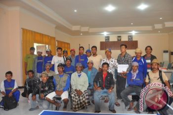 Puluhan transmigran mengadu ke Disnakertrans NTB