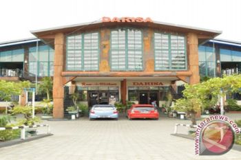 Puluhan Pegawai Restoran Di Palu Mogok Kerja 