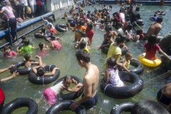 Tradisi Padusan, Pengunjung Water Park Membeludak 