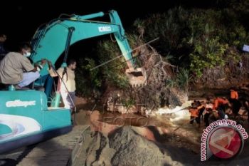 Pemkab Pasaman Barat Tinjau Korban Longsor Talu