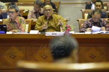 Ruki Tolak Revisi UU KPK Lemahkan Institusi