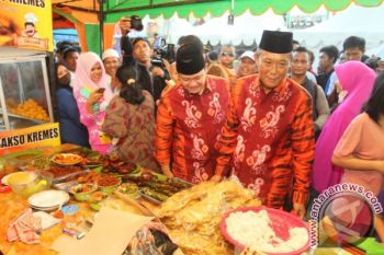 TINJAU STAND PASAR WADAI