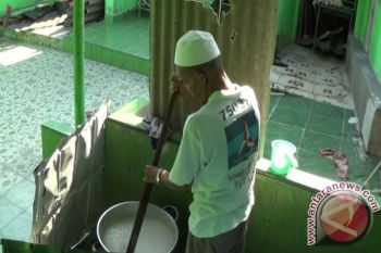 Tradisi memasak bubur Suro selama Ramadhan 