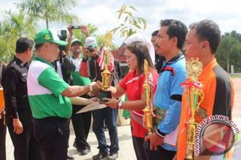 Bupati Lamandau Serahkan Penghargaan Bagi 3 Desa Terbaik
