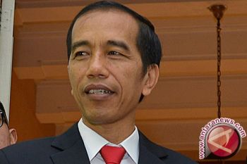 Presiden Bagikan Kartu Sakti di Batam