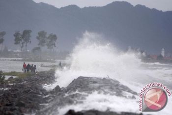 BMKG: Jangan Berenang di Laut Selatan, Gelombang Bisa 3 Meter