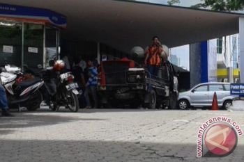 Massa Pemuda Pancasila unjuk rasa ke BRI dan CIMB Niaga