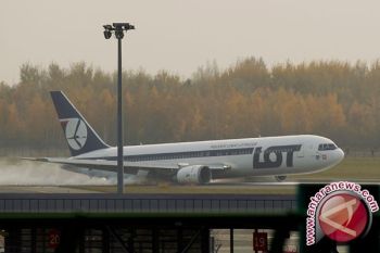 1.400 Orang Batal Terbang Dari Warsawa Gara-Gara Peretas