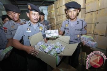 Polres Pariaman Sita Ratusan Petasan