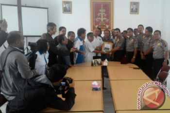 Kapolda Kalteng Instruksikan Jajarannya Tanggapi Keluhan Masyarakat
