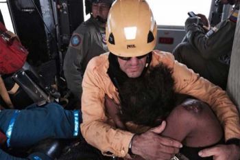Mujizat ! Ibu dan bayinya selamat dalam kecelakaan pesawat