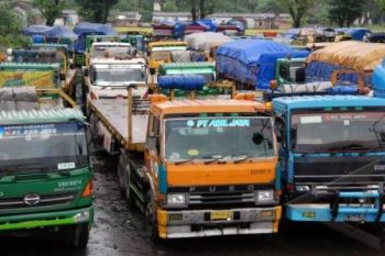 Truk Barang Diimbau Beroperasi Mulai Senin 