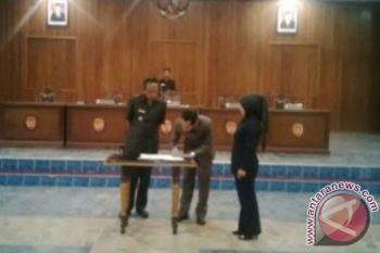 Perda Pilkades di Kobar Serentak Mulai 2016 Disahkan 
