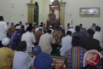 Wabup Kobar Safari Ramadhan di Masjid Darul Wustha Kumai