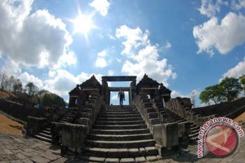 Tokoh lintas agama doa bersama di Boko