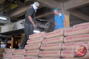 Saparudin Terima Hadiah 57 Zak Semen dari Semen Padang