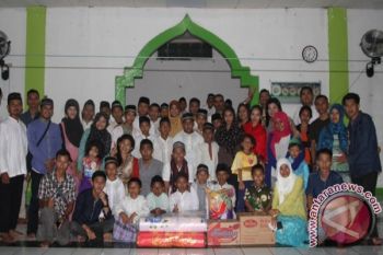 Komunitas JPC berbagi kegembiraan dengan anak yatim Holtekam