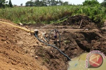 Petani Sedot Air