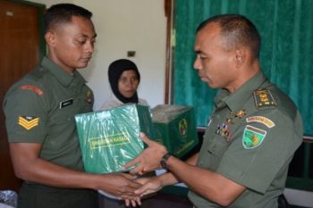 Pendam XVII/Cenderawasih bagi bingkisan lebaran