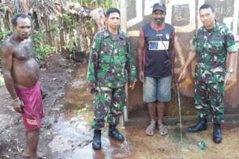 Kodim Paniai bangun jamban untuk rakyat