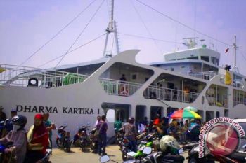Banyak Pemudik Tidak Terangkut Kapal di Pelabuhan Kumai