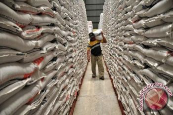 Stok Beras Bulog Surakarta 47.000 Ton 