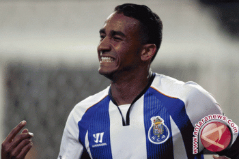 Real Madrid Resmikan Kedatangan Danilo Dari FC Porto