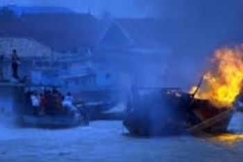 Enam Kapal Nelayan Terbakar