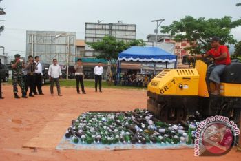 Polres Natuna Musnahkan Ribuan Botol Minuman Beralkohol