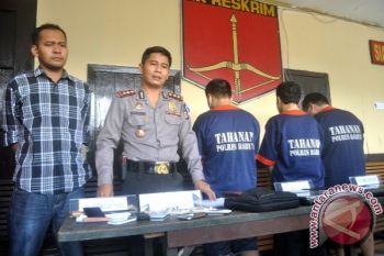 Polres Barut Tangkap Pencuri Spesialis Rumah Kosong 