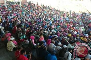 Bupati Barito Utara Salurkan Zakat Ke Masyarakat 