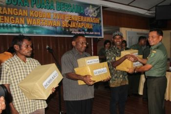 Kasdam Cenderawasih salurkan bantuan sosial untuk sejumlah yayasan