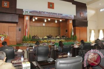 Empat Fraksi Terima LPJ Pelaksanaan APBD 2014
