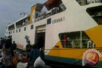 KM Kirana I Kembali Tunda Keberangkatan Akibat Gelombang Tinggi