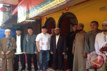 Patrialis Akbar Jadi Khotib Masjid Lautze