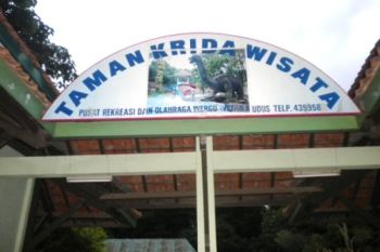 Objek Wisata Taman Krida Kudus Dilengkapi Kios 