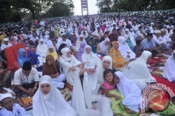 Warga shalat Ied