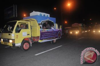 Ribuan Warga Karimun Semarakkan Pawai Takbir Lebaran