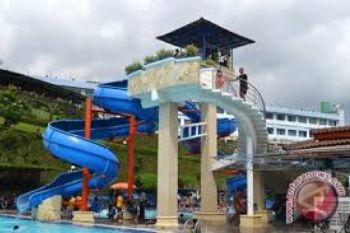 Ribuan Wisatawan Kunjungi Pikatan Water Park