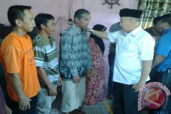 Kebakaran rumah saat warga merayakan Idul Fitri