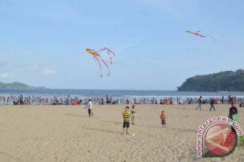 Wisata Pantai Teleng Ria