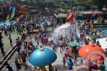 Ribuan Pengunjung Padati Abjek Wisata di Semarang