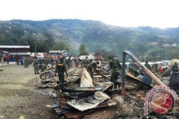 Yonif 756 bantu rehabilitasi bangunan pascainsiden Tolikara