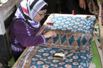 Dosen IBI Darmajaya beri pelatihan istri nelayan