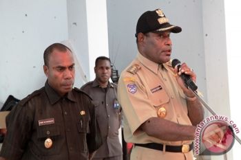 Tiga pasangan daftarkan diri di KPUD Mamberamo Raya
