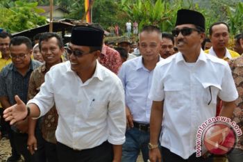 Khairunas - Edi Susanto Mendaftar Tanpa Diusung Golkar