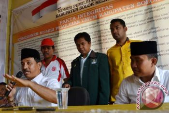 Khairunas - Edi Susanto Gagal Peroleh Rekomendasi Agung Laksono