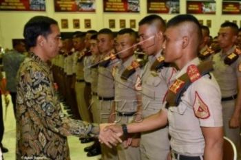 Presiden Lantik 793 Perwira TNI-Polri